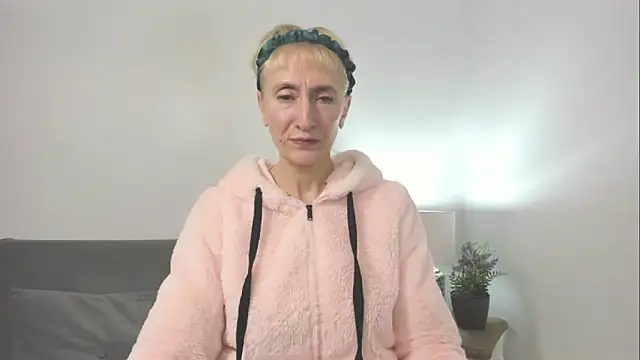 MargaretMilf69 online show from October 15, 2025, 3:12 pm