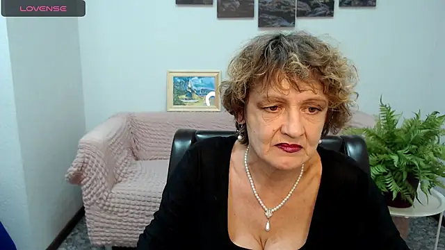 SexyGrandma  online show from February 5, 2025, 5:41 am