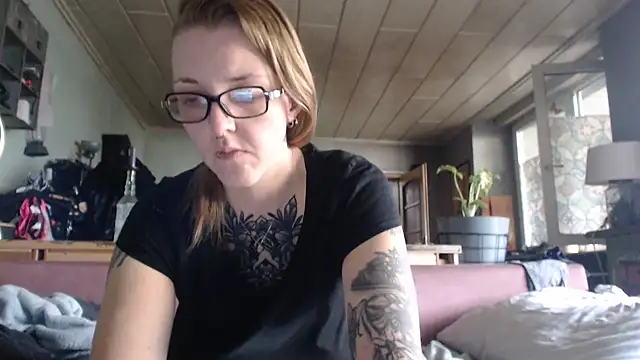 Snapshot of Astrid-Gilbert chatting on February 21, 2025, 11:11 am Astrid-Gilbert online show from February 21, 2025, 11:11 am