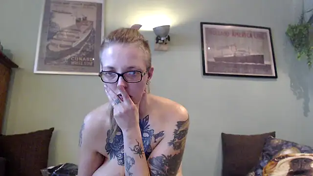 Snapshot of Astrid-Gilbert chatting on March 7, 2025, 10:43 pm Astrid-Gilbert online show from March 7, 2025, 10:43 pm