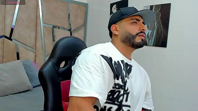 LeandroRusso online show from January 29, 2025, 7:32 pm