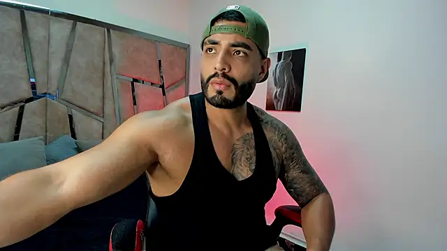 LeandroRusso online show from February 1, 2025, 8:05 pm