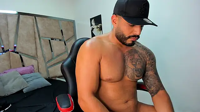 LeandroRusso online show from February 4, 2025, 2:39 am