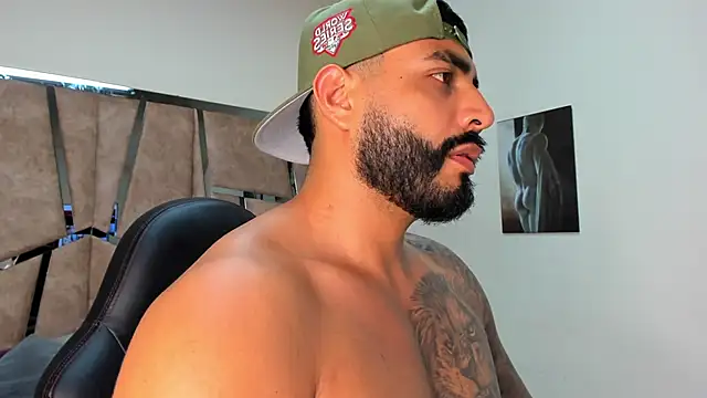 LeandroRusso online show from February 24, 2025, 12:41 am