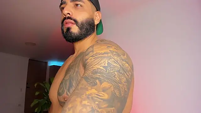 LeandroRusso online show from March 18, 2025, 2:25 am