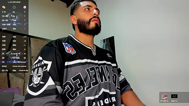 LeandroRusso online show from March 19, 2025, 8:43 pm