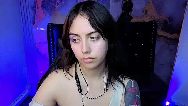 Hela v online show from May 12, 2026, 8:17 pm