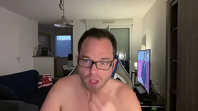 Funnyjul31 online show from February 17, 2025, 5:53 pm