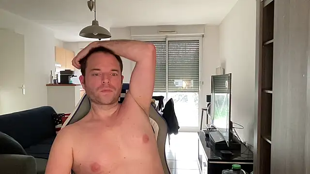 Funnyjul31 online show from February 21, 2025, 4:26 pm