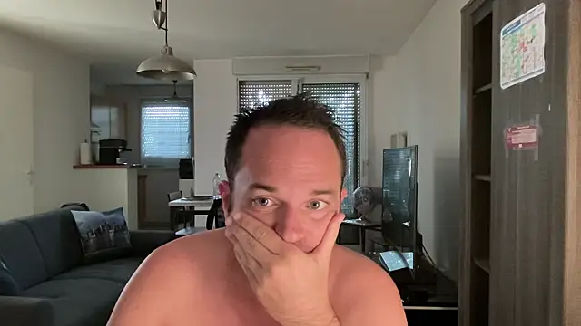 Funnyjul31 online show from September 16, 2025, 3:46 pm