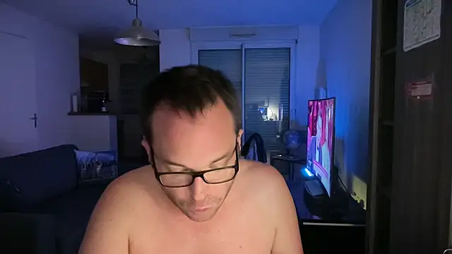 Funnyjul31 online show from September 24, 2025, 6:22 pm