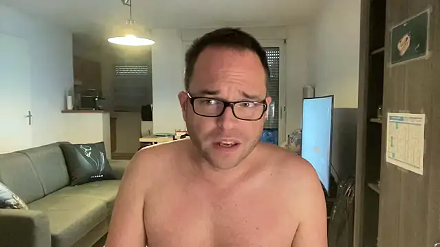 Funnyjul31 online show from February 23, 2026, 5:43 pm