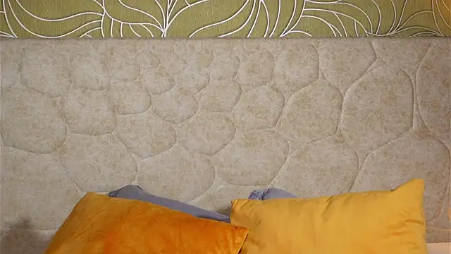 MillaBlis online show from October 3, 2025, 8:17 pm