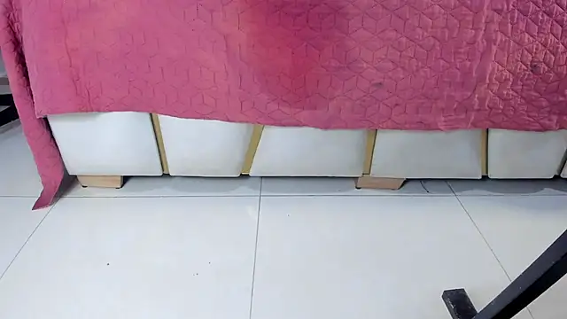 Snapshot of violet_gray_ chatting on March 7, 2025, 12:34 pm violet gray online show from March 7, 2025, 12:34 pm