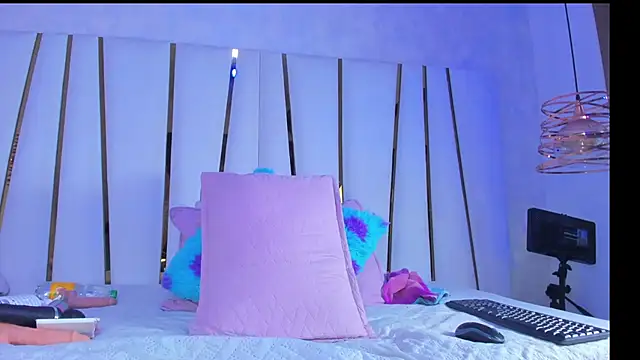 Snapshot of violet_gray_ chatting on October 5, 2025, 11:41 am violet gray online show from October 5, 2025, 11:41 am