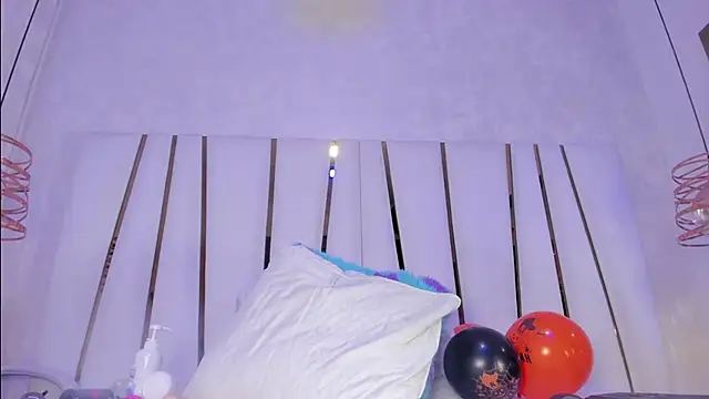 Snapshot of violet_gray_ chatting on October 24, 2025, 12:34 pm violet gray online show from October 24, 2025, 12:34 pm