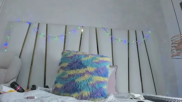 Snapshot of violet_gray_ chatting on November 20, 2025, 10:04 am violet gray online show from November 20, 2025, 10:04 am