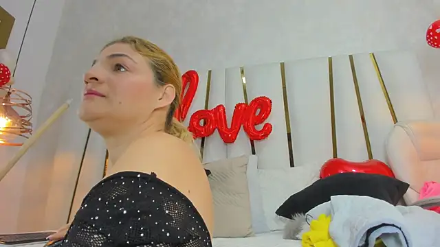 Snapshot of violet_gray_ chatting on February 16, 2026, 10:44 am violet gray online show from February 16, 2026, 10:44 am