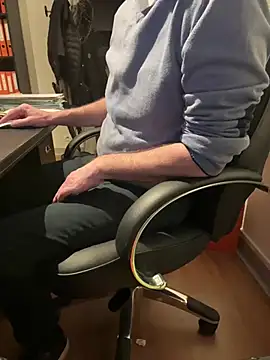 vincent1522 online show from February 11, 2025, 7:27 pm