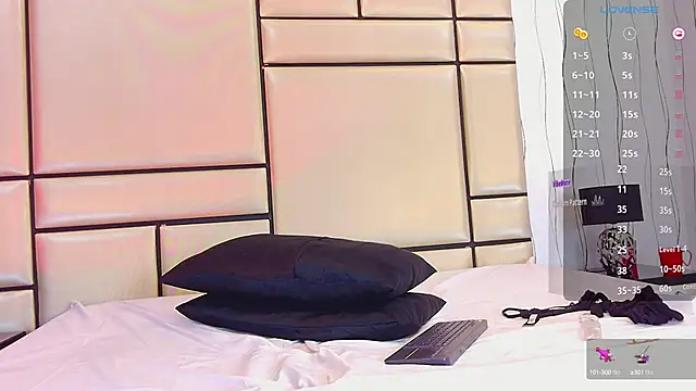 JulianaaHerrera online show from February 3, 2025, 2:45 pm