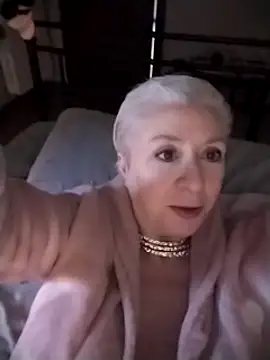 Snapshot of divinaerotica chatting on February 23, 2025, 2:57 pm divinaerotica online show from February 23, 2025, 2:57 pm