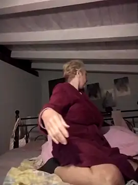 divinaerotica online show from April 15, 2026, 8:09 pm