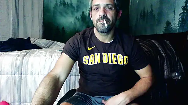 Snapshot of Troyt87 chatting on January 8, 2025, 4:55 am Troyt87 online show from January 8, 2025, 4:55 am