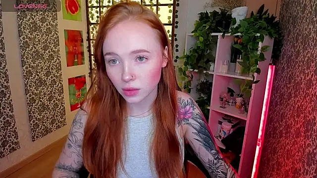 Maya Light online show from October 8, 2025, 1:47 am