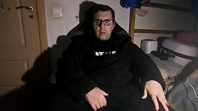 Snapshot of Usame_como_quieras chatting on February 5, 2025, 9:40 pm Usame como quieras online show from February 5, 2025, 9:40 pm