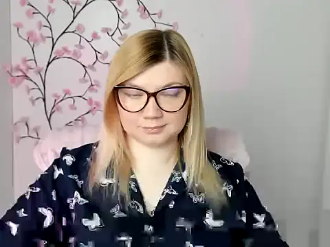 Snapshot of Lola_moree chatting on April 22, 2026, 11:34 am Lola moree online show from April 22, 2026, 11:34 am