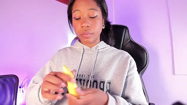 Zaira Rose  online show from October 29, 2025, 1:57 pm