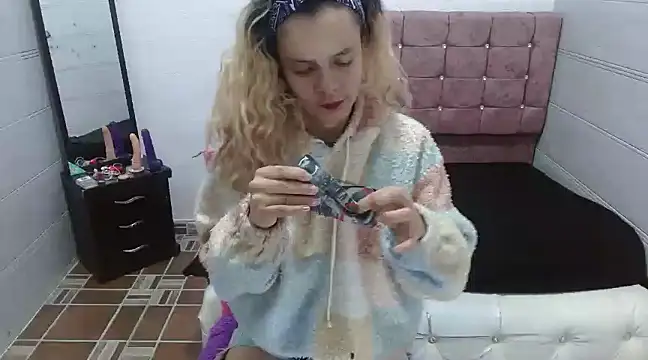 Ariasmithog online show from February 24, 2025, 9:32 am