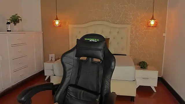 Snapshot of Hadley_ chatting on October 16, 2025, 2:45 am Hadley online show from October 16, 2025, 2:45 am