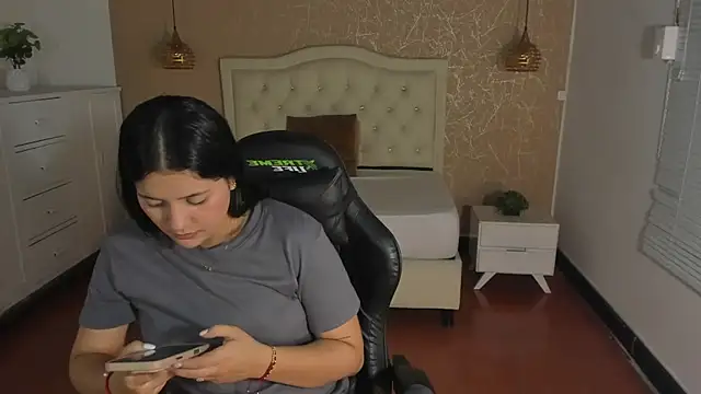 Snapshot of Hadley_ chatting on October 26, 2025, 1:00 am Hadley online show from October 26, 2025, 1:00 am