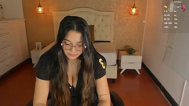 Snapshot of Hadley_ chatting on October 28, 2025, 2:59 am Hadley online show from October 28, 2025, 2:59 am