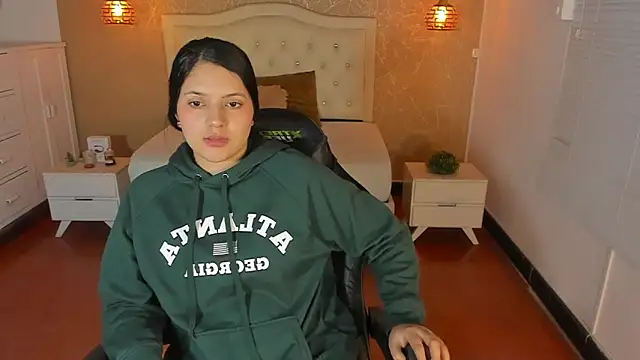 Snapshot of Hadley_ chatting on November 7, 2025, 3:50 am Hadley online show from November 7, 2025, 3:50 am