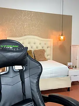 Snapshot of Hadley_ chatting on November 18, 2025, 3:34 am Hadley online show from November 18, 2025, 3:34 am