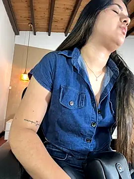 Snapshot of Hadley_ chatting on November 20, 2025, 2:56 am Hadley online show from November 20, 2025, 2:56 am