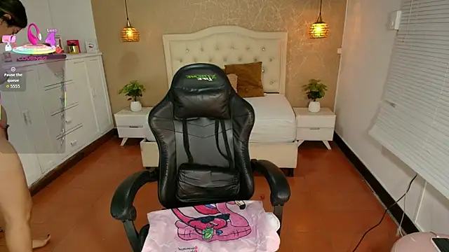 Hadley  online show from April 9, 2026, 3:28 am