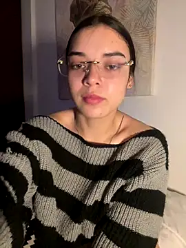 eileensophi online show from October 15, 2025, 4:01 am