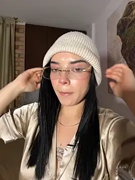 eileensophi online show from October 25, 2025, 5:59 am