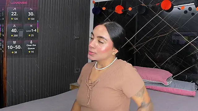 Estefy gomez09 online show from November 6, 2025, 4:02 am