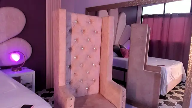 Snapshot of CandyLuxury__ chatting on February 18, 2025, 7:41 pm CandyLuxury online show from February 18, 2025, 7:41 pm