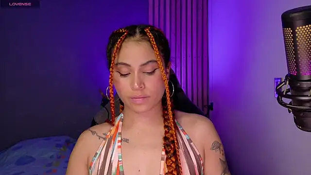 Marivimichel1 online show from November 1, 2025, 7:05 pm