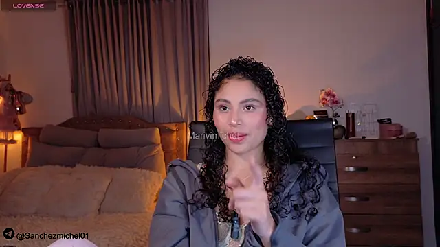 Marivimichel1 online show from November 18, 2025, 4:50 am