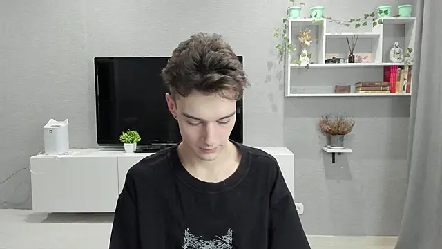 avegothy- online show from February 6, 2025, 12:59 pm