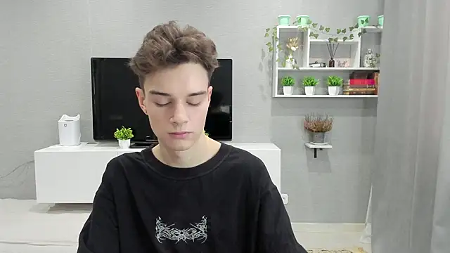 avegothy- online show from February 14, 2025, 12:36 pm