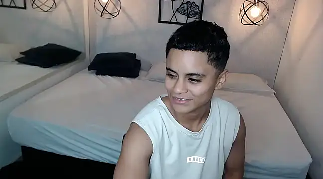 Liiamthompson online show from March 12, 2025, 10:59 am