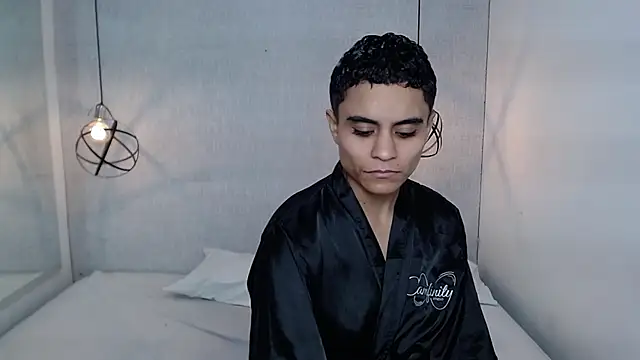 Liiamthompson online show from March 17, 2025, 11:21 am