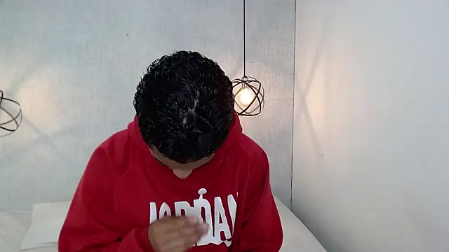 Liiamthompson online show from March 19, 2025, 11:17 am